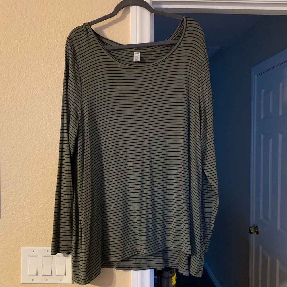 Longline long sleeved shirt.